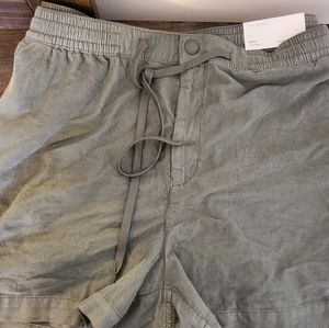 AE corduroy high-waisted shorts